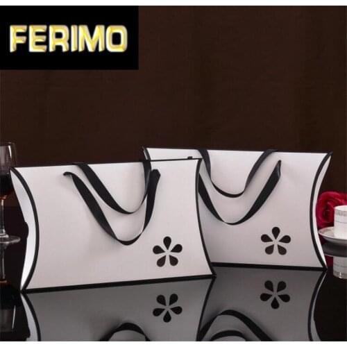 20pcs 32x20x5.5cm Pillow Gift Box for Wedding Handle Gift Bag Paper Box DIY Hair Extension Bundles Wig Packaging Cardboard Box