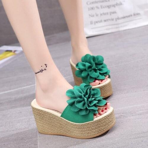 Summer Trend Casual Elegant Flowers Fashion Slope With Thick Bottom Temperament Ladies Slippers For Outer Wear
