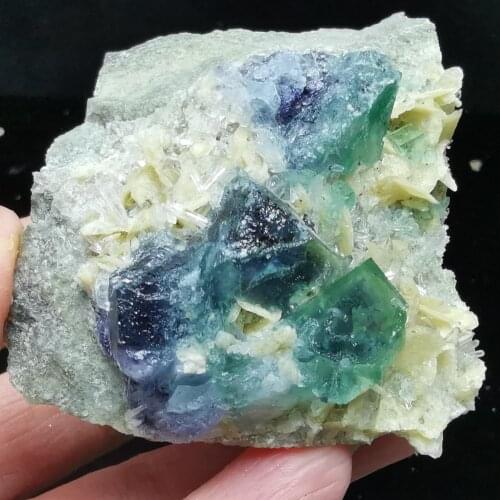175.8gNatural rare purple heart green fluorite and ferrophosphate crystal associated minerals for home decoration