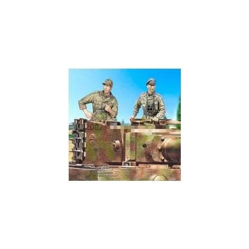German resin soldier of World War II Waffen SS armored commander two-person kit model 1:35