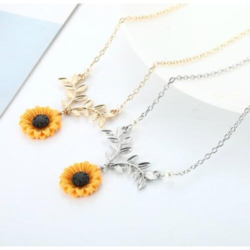New Creative Jewelry Necklace With Pearl Sunflower Necklace And Fashionable Sunflower Pendant Necklace Women Wholesale