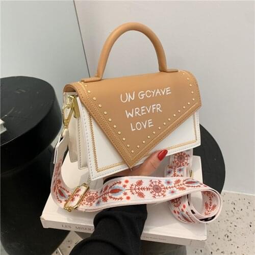 Bag girl 2021 new fashion one-shoulder bag Korean version simple slant hand-held wide shoulder strap print small square bag