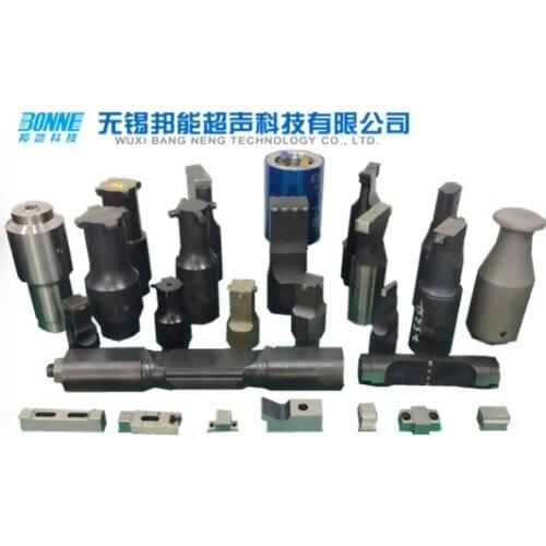Ultrasonic horn for ultrasonic transducer for plastic welding machine