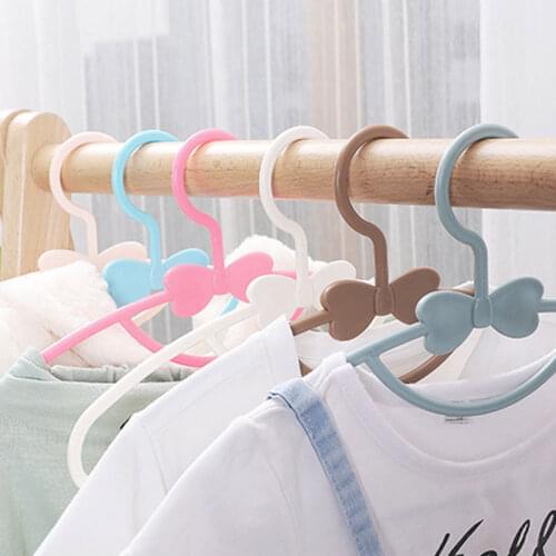 Childrens Plastic Windproof Small Hanger Plastic Racks Baby Clothing Organizer Display Hangers Kids Clothes Solid Color Hanger