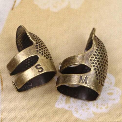 Retro Handworking Sewing Thimble Finger Protector Needlework Thimble Sewing Tools Metal Brass Accessories Sewing F5W8