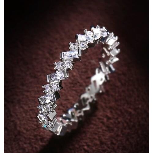 Huitan Fashion Design Women Promise Ring Anniversary Gift For Lover Dazzling Crystal Cubic Zircon High Quality Statement Jewelry