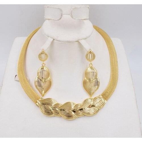 2018 New High Quality Dubai big Jewelry Set 3 tones Gold color Nigerian Wedding African Jewelry Sets Parure Bijoux Femme
