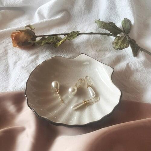 White Teardrop Simulation Pearl Dangle Earrings For Women Baroque Palace Style Jewelry Long Temperament Simple Earrings