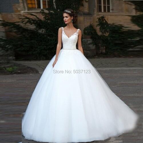 Vestido De Noiva Tulle Ball Gown Wedding Dresses V Neck Sleeveless Lace Appliques Beading Belt Lace Up Bridal Gowns Sweep Train