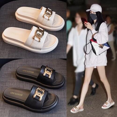 Women Wear Fashionable Slippers Summer Thick-soled Beach Sandals