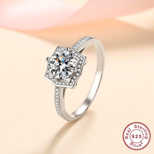 Geoki Top Quality 925 Sterling Silver Passed Diamond Test 1 Ct Excellent Cut D Color VVS1 Moissanite Wedding Ring Women Jewelry