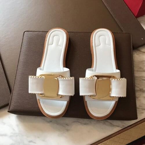 2021 New Womens Shoes Summer House Slippers Genuine Leather Womens Slippers Flat Metal Butterfly Knot Designer Ladies Slippers