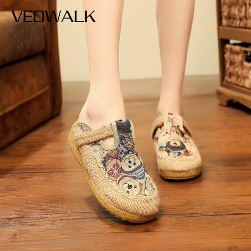 Veowalk Cute Bear Embroidered Women Handmade Linen Close Toe Slippers Comfortable Cotton Mules Platforms Shoes for Ladies