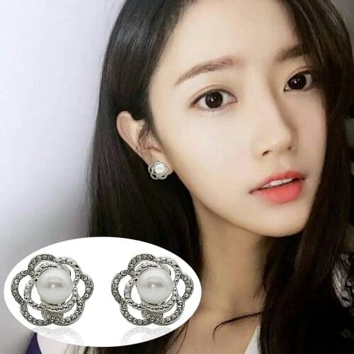 Imitation Pearl Flowers Earrings Modern Fashion Clip On Earrings for Women Clip-ons & Non-pierced Ears Dazzling Drop
