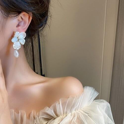 Korean Fashion Graceful Baroque Pearls Shell Petal Crystal Dangle Earring for Women Vintage French Style Earrings Party Jewelry
