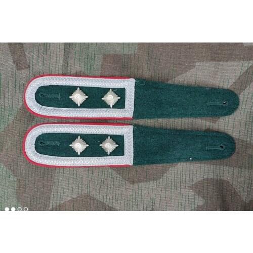 PAIR OF WWII German Heer early Artillery Oberfeldwebel shoulder boards