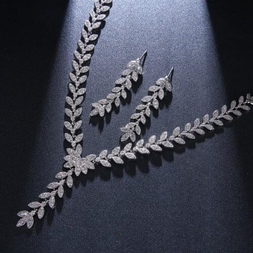 Bettyue Natural Style Leaves Appearance White Color Ingenious Jewelry Set For Women Banquet Fashion Necklace Earring In Party