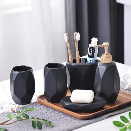 Five Pieces Toiletries Set for Bathroom Creative Electric Black and White Toothbrush Holder Nordic Ceramic Home Accessories Kit