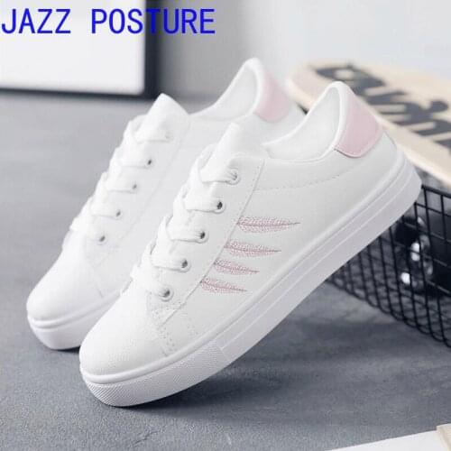 Little white shoes female 2020 new spring and autumn wild street shooting student shoes flat shoes casual shoes super fire q483