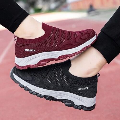 2021 New Couple Fashion Trend Simple Leisure Walking Shoes Lightweight Soft Breathable Hollow Sneakers Large Size Womens Shoes