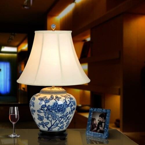 Jingdezhen Vintage style porcelain ceramic desk table lamps for bedside chinese study table lamp Hand Painted Blue And White