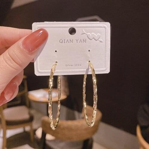 2021 Korea Fashion New Color Textured Ring Stud Earrings Luxury Simple Temperament Personality Earrings for Women Jewelry