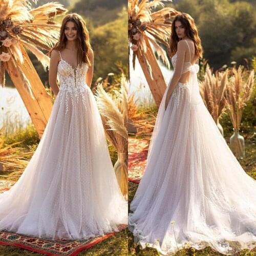 2021 A-Line Wedding Dresses Sexy Spaghetti Straps Lace Applique Beach Bridal Gown Custom Made Backless Sweep Train Wedding Dress