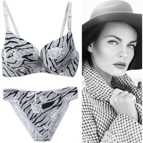 Women Sexy Floral Underwear White Bra Set Underwear Women Bra Slim Breathable Popular Thong Lingerie Set A B C