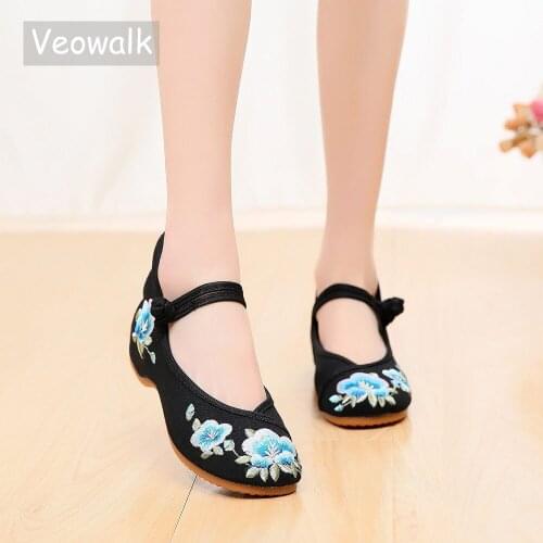 Veowalk Women Floral Embroidered Canvas Ballet Flats Elegant Ladies Casual Cotton Embroidery Ballerinas Soft Old Beijing Shoes
