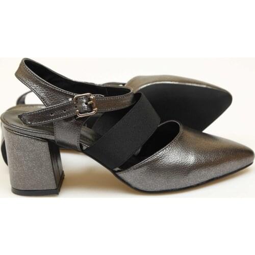 UNICON Leather Pumps