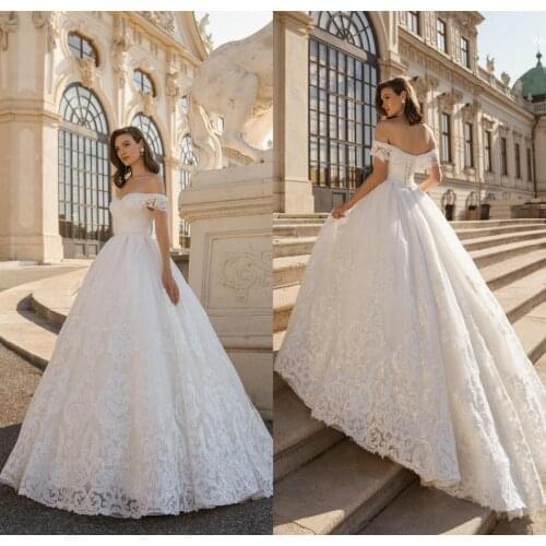 2020 Bohemian Wedding Dresses Off Shoulder Lace Appliques Bridal Gowns Lace-up Back Sweep Train A-Line Wedding Dress