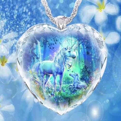 Lovely Pegasus Pattern Woman Crystal Glass Series Elegant Beautiful Woman Heart-Shaped Pendant Necklace Jewelry Accessories