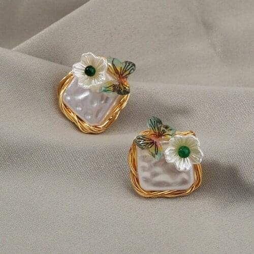 Baroque Fresh Vintage Earrings Manual Winding Small Butterfly Pearl Earrings Wedding Party Women Fashion Jewelry For Girl Gifts