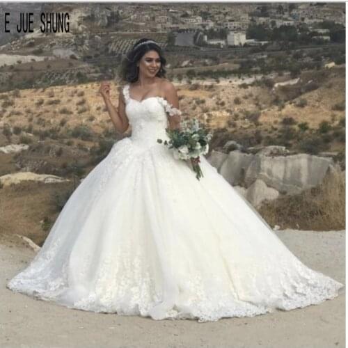 E JUE SHUNG Elegant Backless Ball Gown Wedding Dresses Off Shoulder Lace Up Back White Appliques Bridal Gowns vestido de noiva