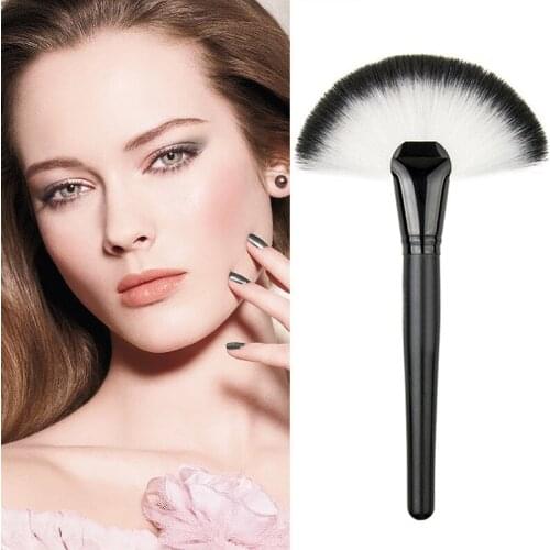 Professional Single Makeup Brush Blush / Powder Sector Makeup Brush Soft Fan Brush Foundation Brushes Make Up Tool