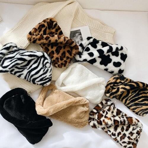 New Autumn Winter Fashion Fluffy Female Totes Handbag Fashion Solid Color Shoulder Underarm Bag Women Plush Soft Underarm Bag