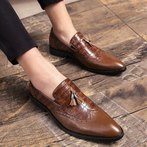 Men Flat Spring Shoes for Male Leather Summer Brogues Shoes slip on fashion Vintage Tassel Loafers Casual Sneakers party shoes