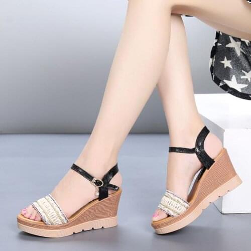 Spring 2019 new cat-heeled, pointy one-shoe, hollow sandals, high-heeled, suede, rhinestone, one-button womens shoes