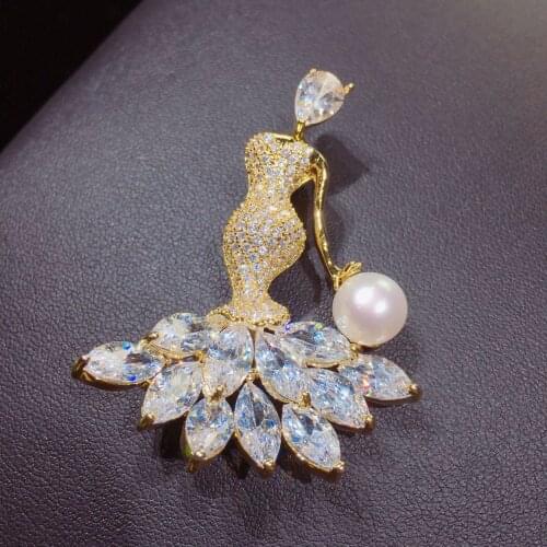 Boutique natural freshwater pearl brooch fishtail skirt girl pearl brooch finished high-grade micro-set jewelry wholesale