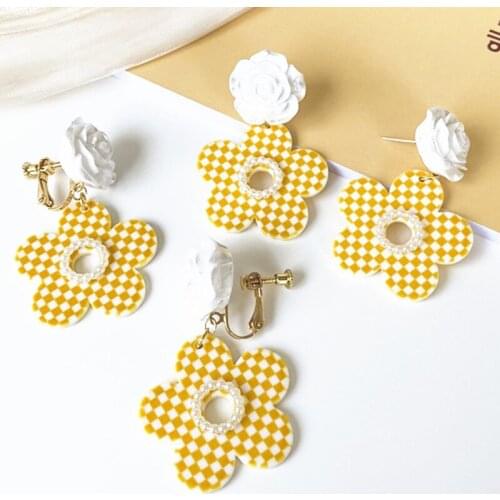 Fresh Yellow Flower Drop Earrings for Women Fashion Lattice Pearls Acrylic Clip Earrings Without Pierced Ears Korean Dangle Girl