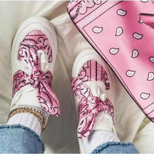 Hot new totem bowknot silk scarf printing shallow mouth single shoes comfortable large size lace flat women shoes casual shoes