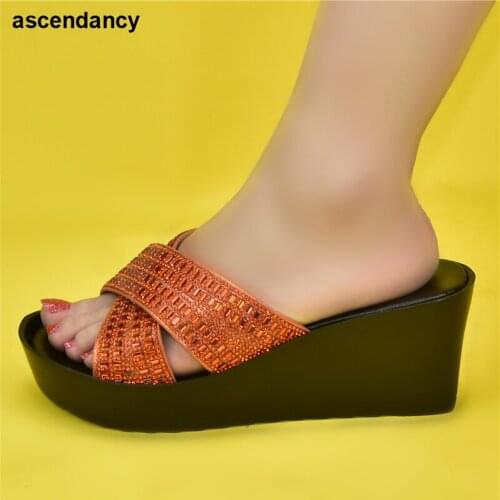 New Fashion Ladies Dress Shoes Italian Women Wedding Shoes Decorated with Rhinestone Plus Size Women Shoes 42 Closed Toe Heels