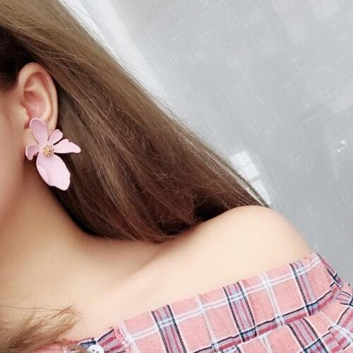 Fashion Cute Floral Shape Earrings Women Daisy Flower Ear Jewelry Stud Earrings Women Party Jewelry Gift New Womans accesories