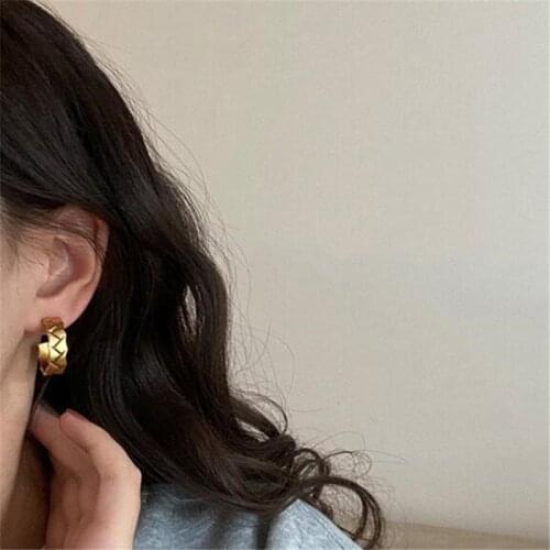 Vintage Geometric C-Shaped Metal Earrings Womens Party Stud Earrings Classic Ladies Jewelry Gifts