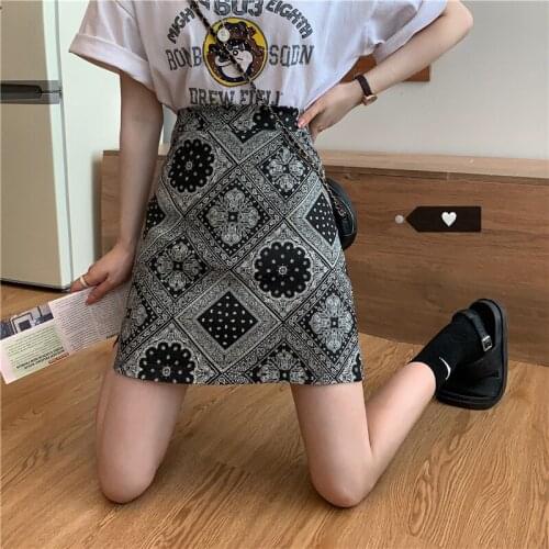 Spring 2021 New A-line Skirt Korean Retro Temperament, High Waist, Thin, All-match Short Skirt Medieval Skirt Plaid Skirt
