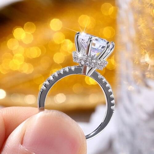 Huitan Low-key Round Cubic Zirconia Engagement Rings for Women Simple and Elegant Design Proposal Rings Fashion Wedding Jewelry