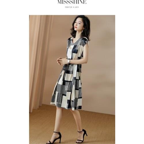 A summer fashion dress with lace and waist tucked in printed silk