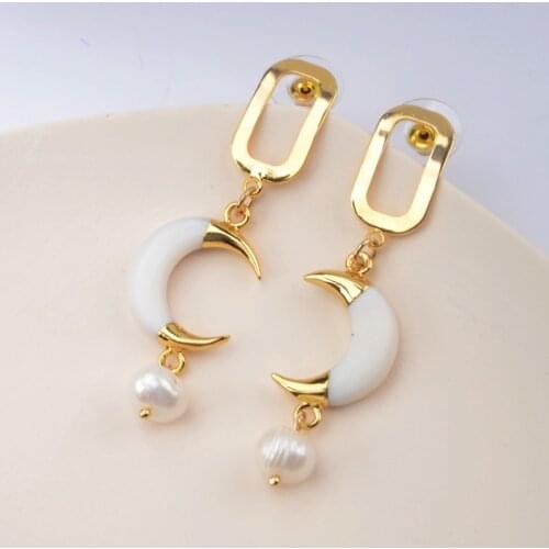 BOROSA Natural Pearl&White Shell Dangle Earrings Fahison Gold Moon Shell Earring Baroque Pearl Earring Jewelry for Women HD0186