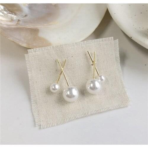 South Koreas new temperament simple earrings ear jewelry ins cold wind cross imitation pearl earrings women