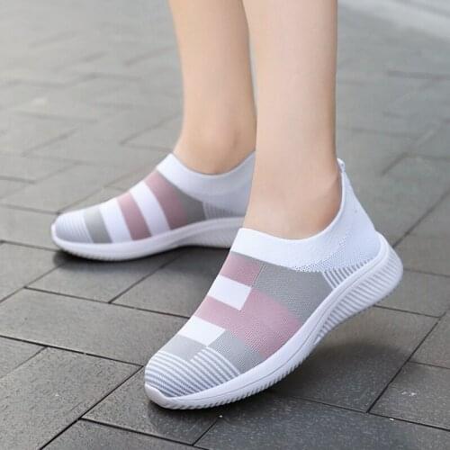 2021Large new mesh breathable casual womens shoes non slip shallow sock shoes flat sole large walking shoes 35-43